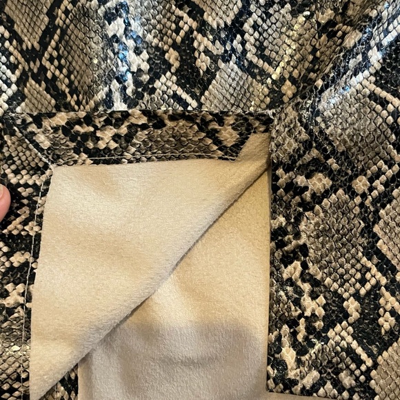 ❌❌SOLD ❌❌ ZARA - Animal Embossed Faux Leather Skirt - Picture 10 of 11